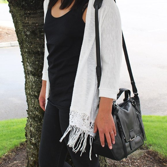 Kooba "Jonnie" Handbag in black NWT! DEFECT! - Picture 4 of 5